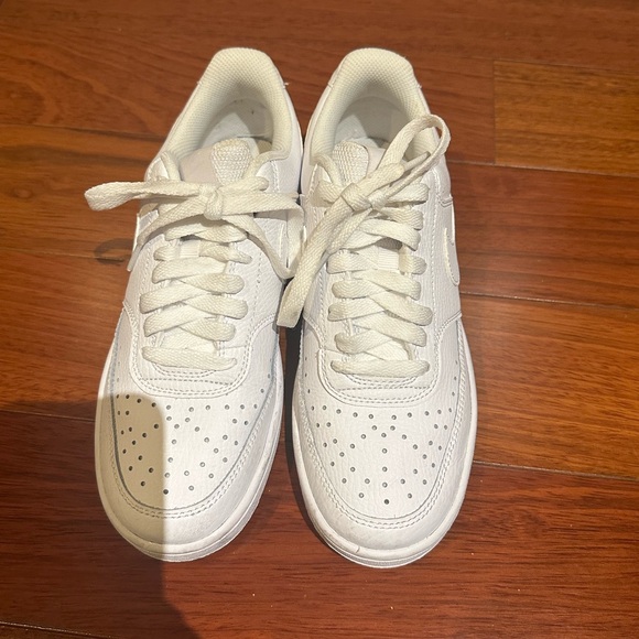 White Nike Women's Court Vision Sneaker Size 7 - Picture 2 of 10